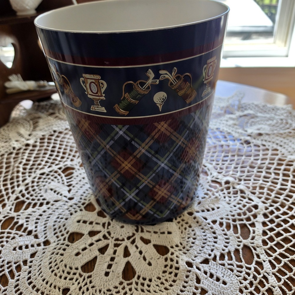 Vintage golf-themed wastebasket tartan plaid pattern Plastic Trashcan